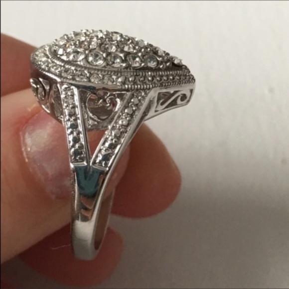Diamond & Crystal Teardrop Ring New - Picture 6 of 8